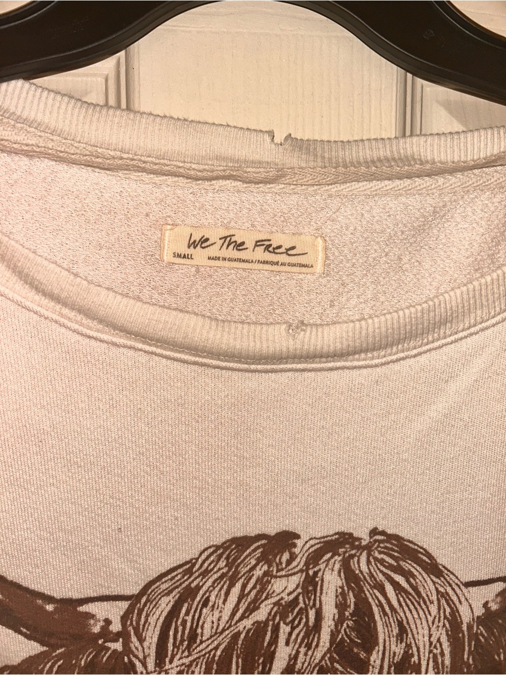 WE THE FREE CREAM HIGHLAND COW GRAPHIC CAMDEN PULLOVER SWEATSHIRT Sz S OVERSIZED - Picture 4 of 9